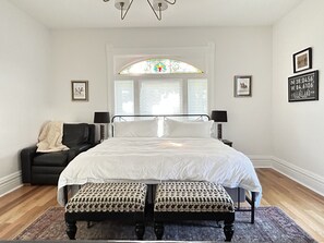 Room - Victorian glory in downtown Georgetown. Close to Horse Park and College. (Georgetown)