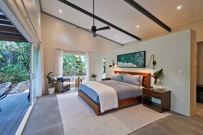 4 Schlafzimmer, Zimmersafe, Schreibtisch, Bügeleisen/Bügelbrett