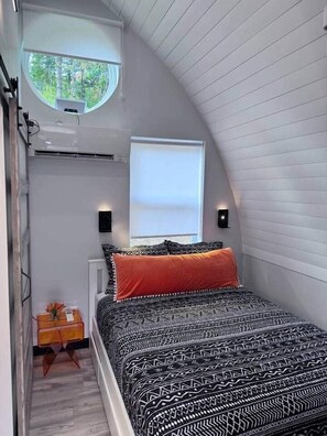 1 bedroom, free WiFi, bed sheets - Secluded, mountain- hot tub, firepit Ocean Blue (bakersville)