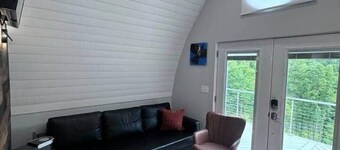 Secluded, mountain- hot tub, firepit Ocean Blue