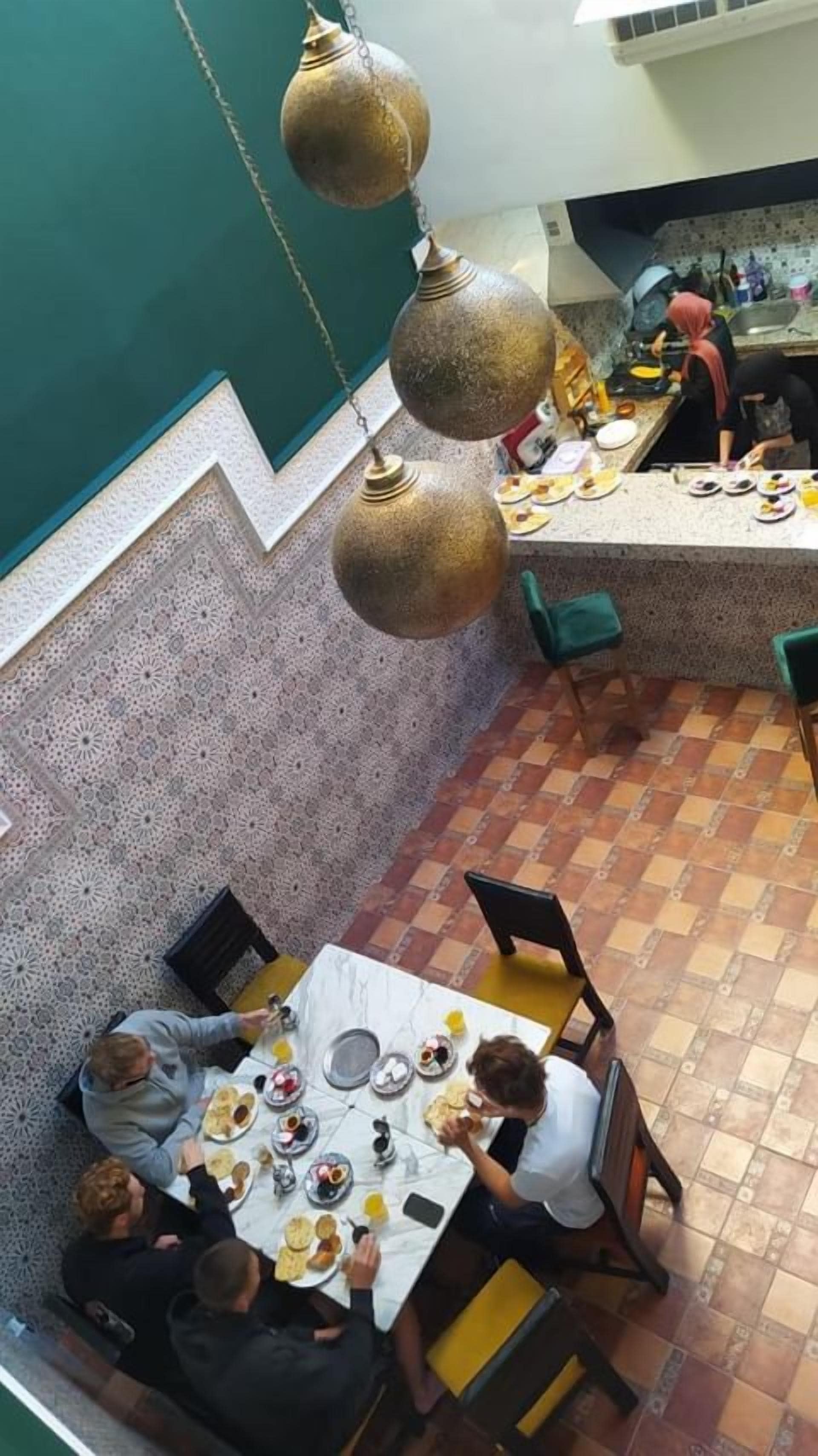 Sudah termasuk sarapan ala kontinental setiap hari