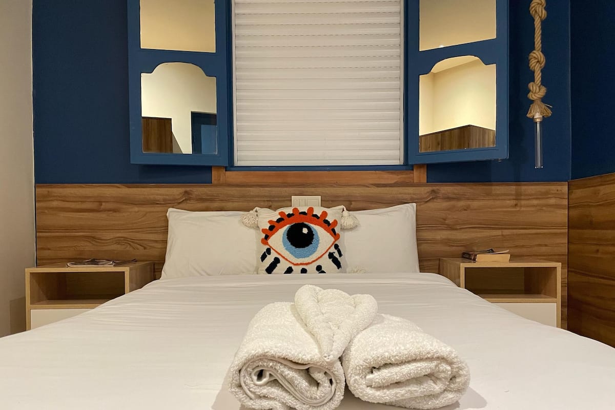 Klassieke tweepersoonskamer | 1 slaapkamer, een strijkplank/strijkijzer, gratis wifi, beddengoed
