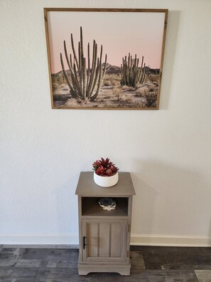 Interior - Beautiful, remodeled, furnished, 2/2 condo in Phoenix / Paradise Valley AZ.  (Phoenix)