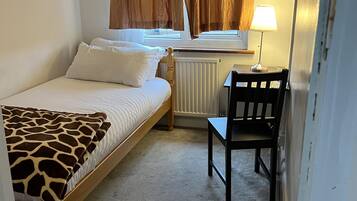 Apartment, 1 Single Bed | 1 bedroom, iron/ironing board, free WiFi, bed sheets