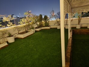 Romantiskt dubbelrum | Minibar, skrivbord, arbetsyta för laptop och strykjärn/strykbräda