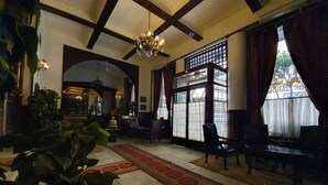 A lobby with a chandelier, large windows, and a red patterned carpet. - Carlton Downtown Cairo (Cairo)