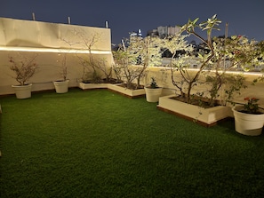 浪漫雙人房 | 迷你吧、書桌、筆電工作空間、熨斗/熨衣板