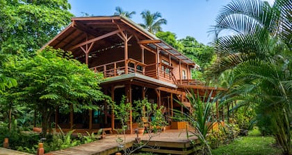 5 min walk to Surf: 2BR/2BA + Ocean & Jungle Views