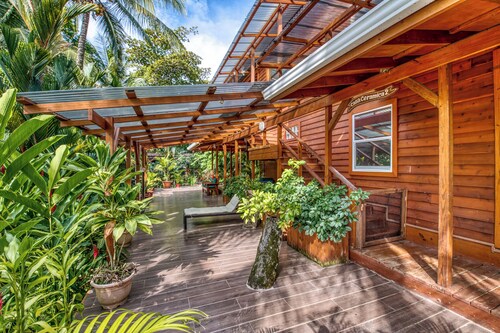 5 min walk to Surf: 2BR/2BA + Ocean & Jungle Views