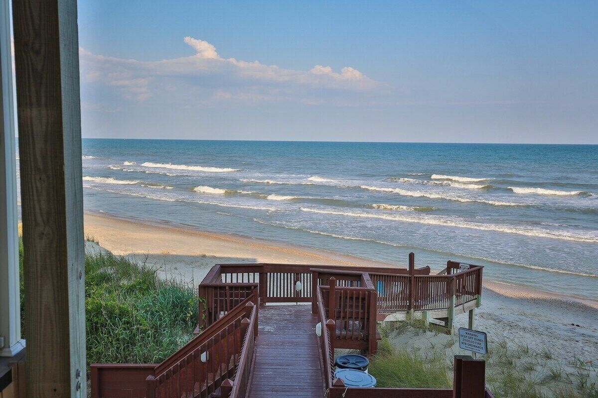 Plage, chaises longues, serviettes de plage