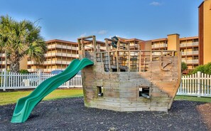 Children's area - Modern oceanfront condo - pool & playground - Incredible views! Linens included (North Topsail Beach)