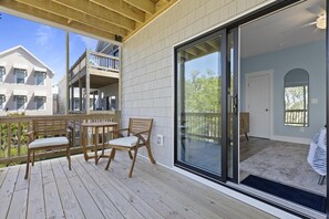 Terrace/patio - Modern Sound Front Townhome 1 mile to Surf City Pier - Golf Cart & Beach Access! (Surf City)