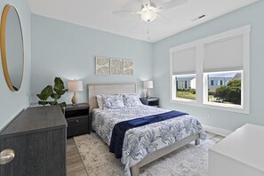 4 bedrooms, iron/ironing board, free WiFi, bed sheets - Modern Sound Front Townhome 1 mile to Surf City Pier - Golf Cart & Beach Access! (Surf City)