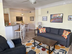 Smart TV - Cozy 1 bedroom condo minutes to Disney World. (Kissimmee)
