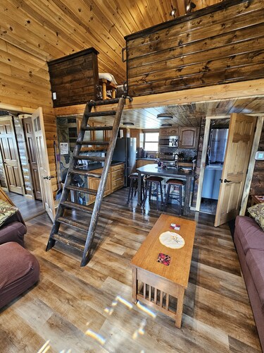 Reboot, Recover, Recreate…Centrally located 20 acre Mill Creek getaway cabin!