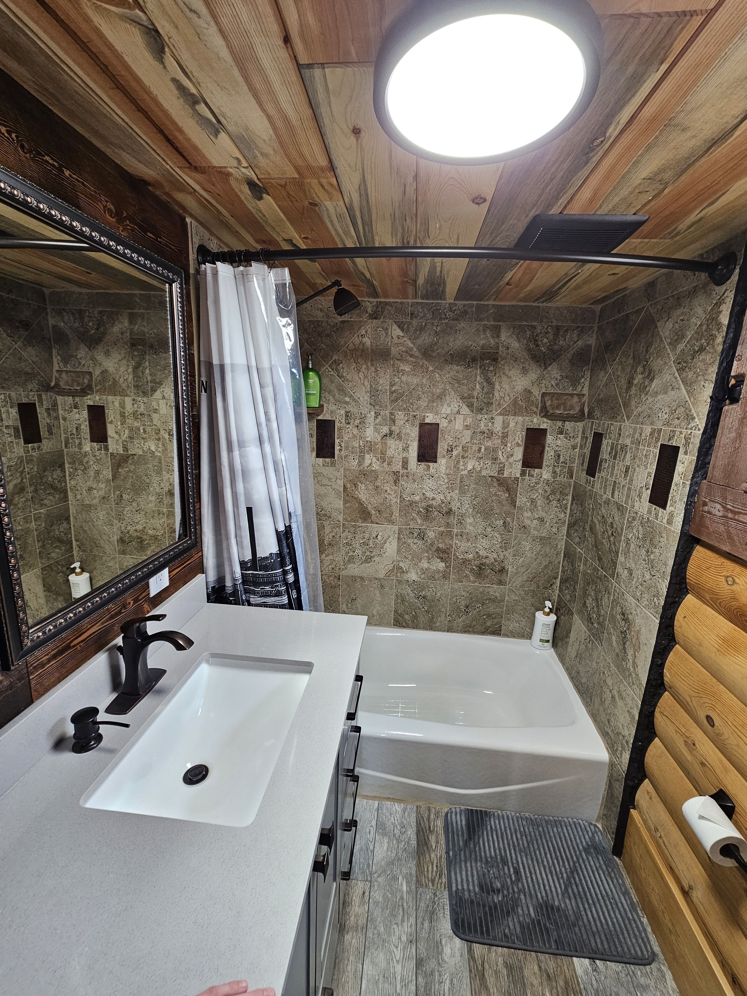 提供毛巾、番梘、廁紙