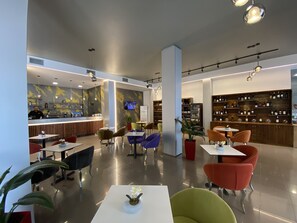 2 bars/lounges, beach bar - ATRIUM DELUXE RESORT (Golem)