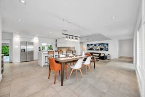 Interior - Amazing pool home by Aventura! (Miami)