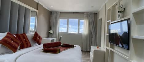 Deluxe Suite | Premium bedding, individually decorated, individually furnished, desk