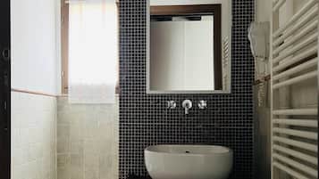 Doccia, asciugacapelli, bidet, asciugamani