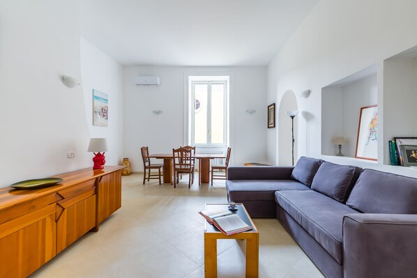 TV - Orsola Comfort House (Naples)