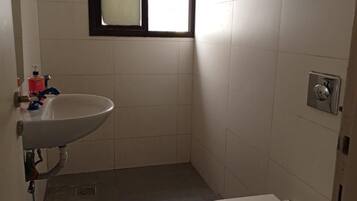 Chalet | Salle de bain | Douche, sĂšche-cheveux, serviettes fournies