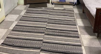 24-hour service
Arriving any time
Pets allowed
Private entrance and bathroom.