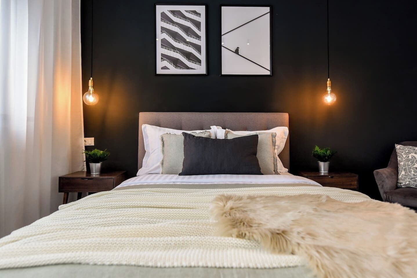 2 bedrooms, desk, iron/ironing board, WiFi