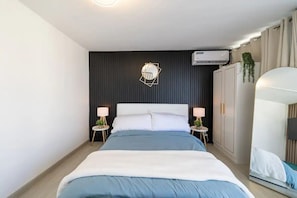 1 habitación, escritorio, tabla de planchar con plancha y wifi gratis 