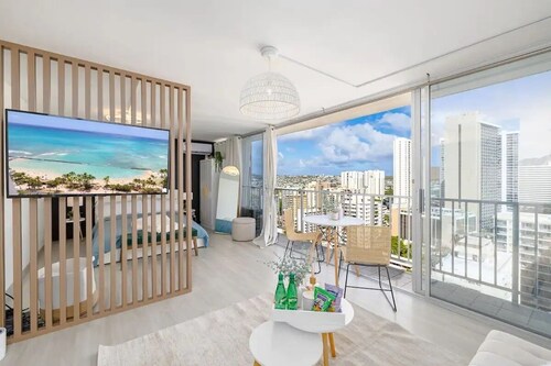 Stylish, Newly Renovated Condo Near Waikiki Beach