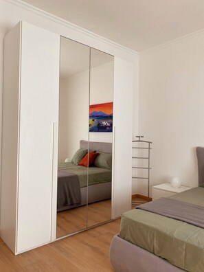 3 chambres, fer et planche à repasser, Wi-Fi, draps fournis