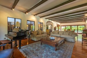 Interior - Relax with the whole family at this luxurious, peaceful and secluded mansion  (Santa Ana)