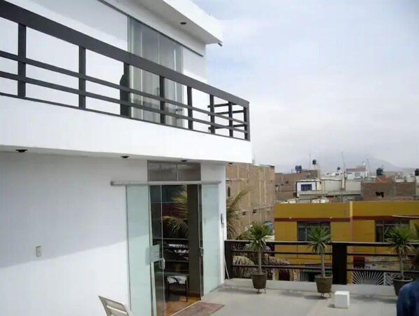 Property grounds - Furnished 3rd floor apartment with balcony, Huanchaco (Huanchaco)