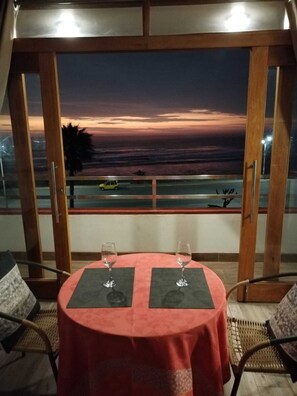 Outdoor dining - Beautiful furnished beach apartment, 4th floor (Huanchaco)