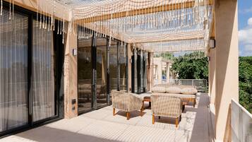 Luxury Villa | Terrace/patio