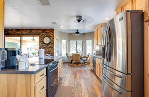 Refrigerador, microondas, horno, placa de cocina