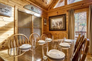 Dining - Smoky Mtn Views • Game Room • 5 Min to Gatlinburg (Gatlinburg)