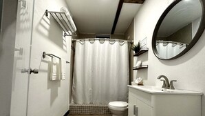 Handtücher, Seife, Shampoo, Toilettenpapier