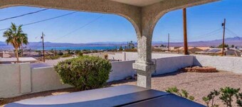 Peaceful Desert Villa w/Lake View & Spa
