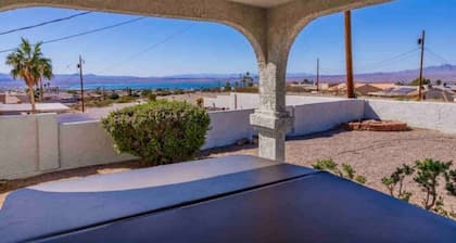 Peaceful Desert Villa w/Lake View & Spa