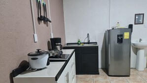 A compact kitchen with a stove, coffee maker, sink, and refrigerator. - Cabina en La Fortuna de San Carlos, Cabinas Guayabón #5, La Fortuna (La Fortuna)