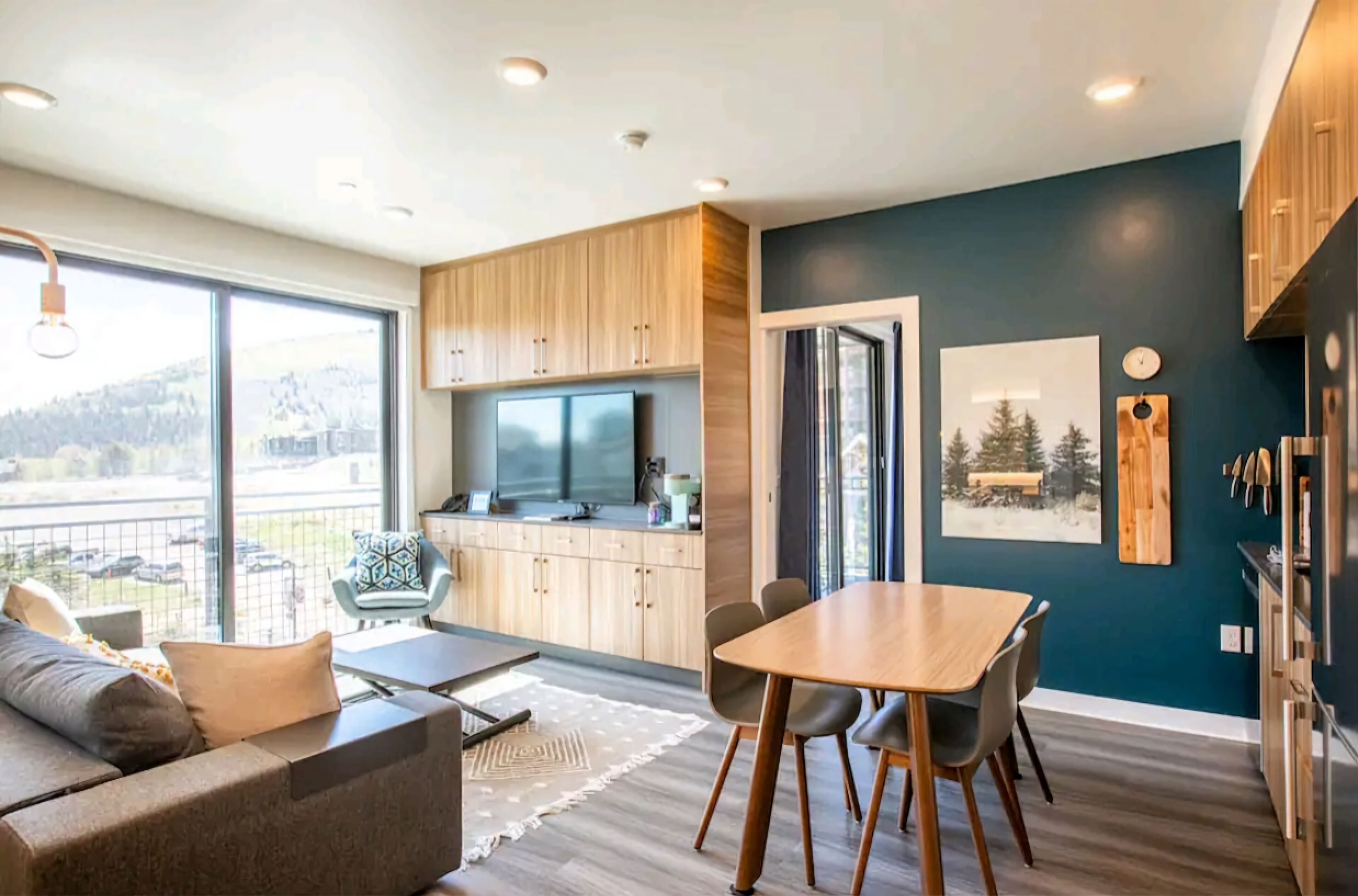 Televisor intel·ligent, videojocs, futbolí i llibres 