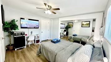 4 habitaciones, caja de seguridad en la habitación y escritorio