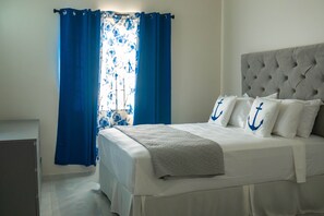 Economy House | 2 bedrooms, iron/ironing board, free WiFi - Casa Blue (Discovery Bay)