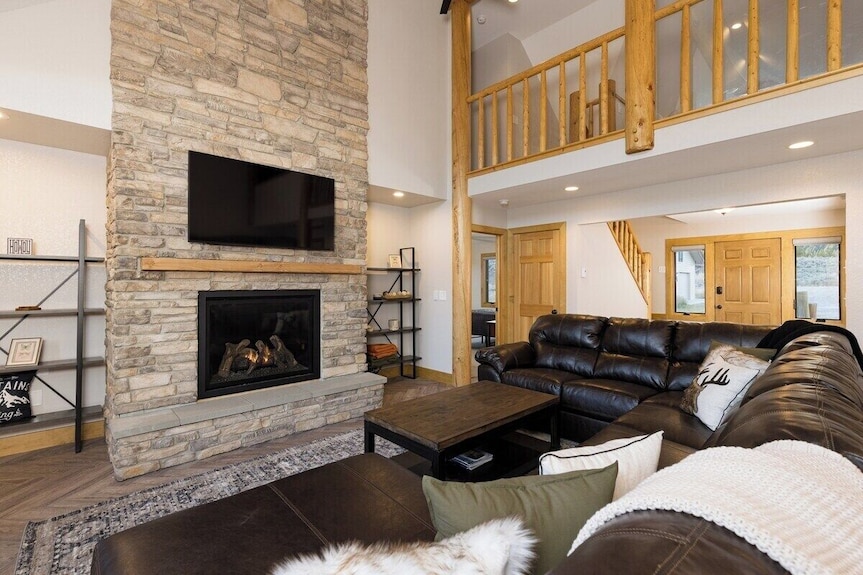 Twin Antler Retreat | Big Sky | Gallatin River - Big Sky, MT