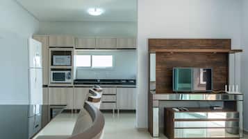 Apartamento básico | Cozinha privada | Mesas de jantar