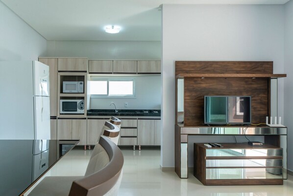 Basic Apartment | Private kitchen | Dining tables