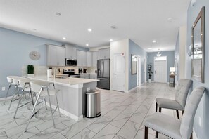 Private kitchen - 9046 Stinger dr (Davenport)