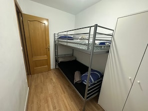 Free WiFi - Fast Single Rooms (Madrid)