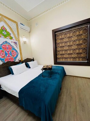 Desk, laptop workspace, blackout drapes, soundproofing - Hotel Jumadaler Castle Bukhara Old Town (Bukhara)